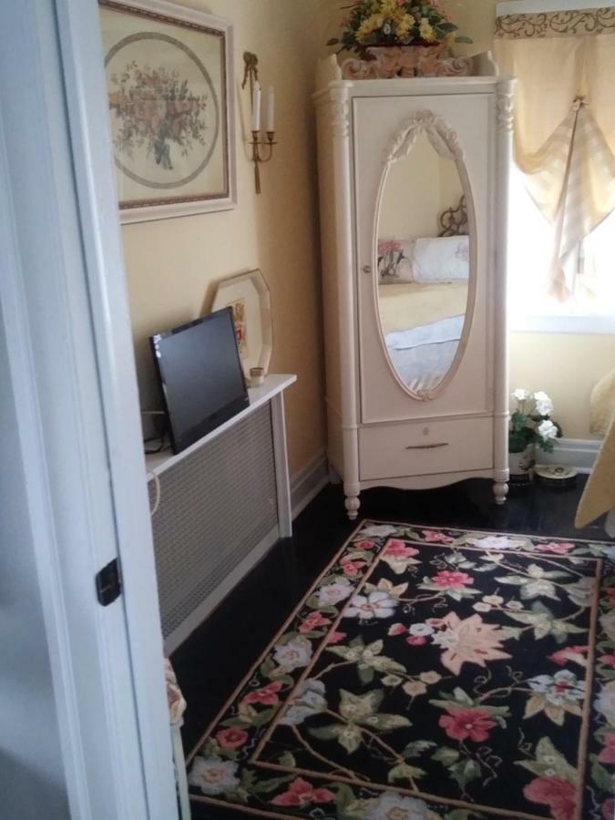 The Guest House At The Regina House Tea Room Moosic Værelse billede